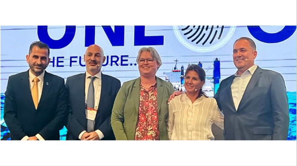 5290650695850301 MixCollage-07-Oct-2025-10-30-AM-4467