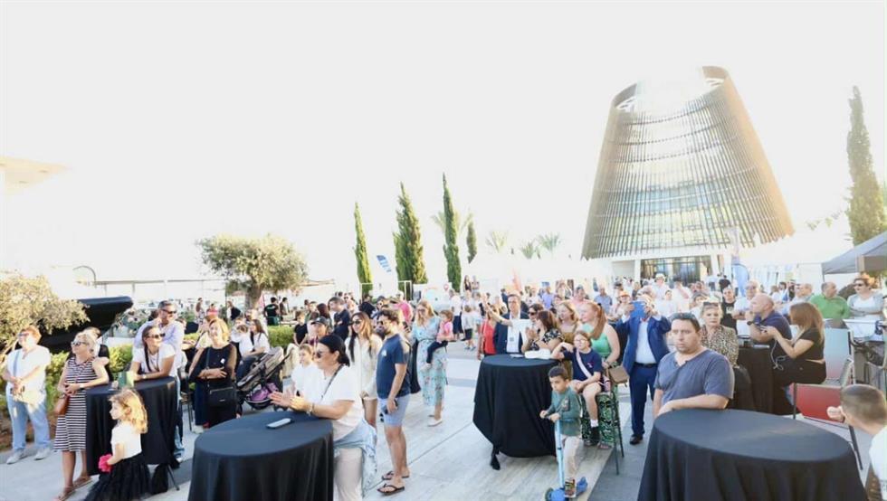 5309598318634246 eight