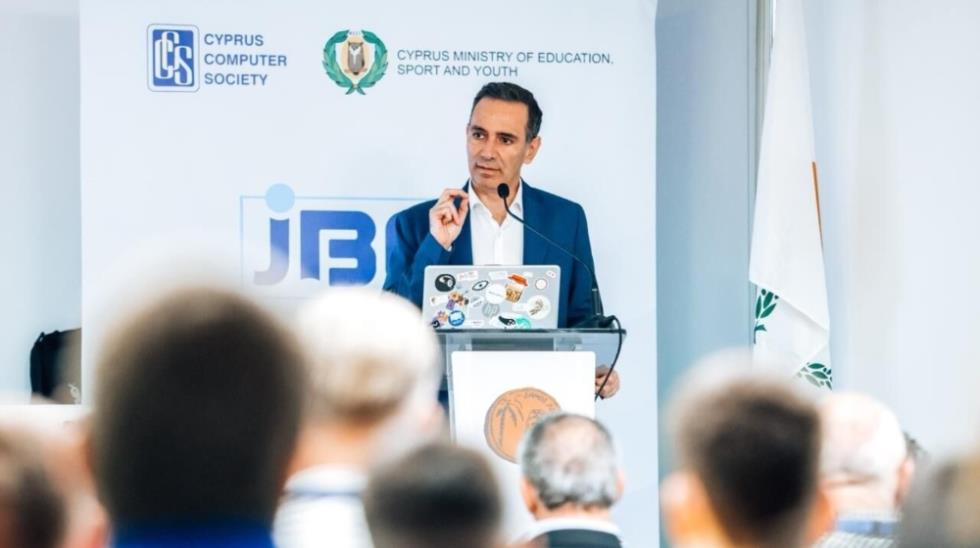 5311417615284664 MixCollage-31-Oct-2025-11-19-AM-2065