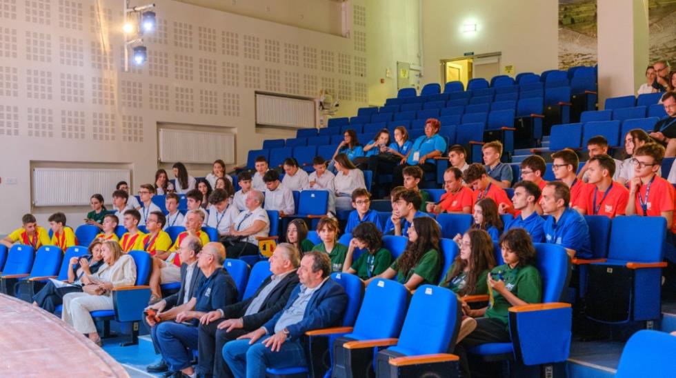 5311418330335498 MixCollage-31-Oct-2025-11-17-AM-718