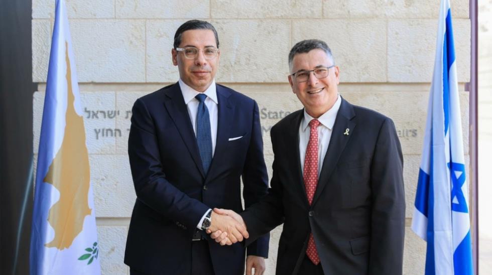 5320018113206825 MixCollage-10-Nov-2025-10-16-AM-3582