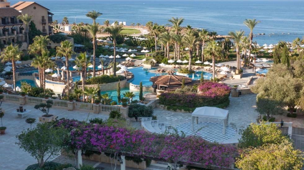 5320035858330707 MixCollage-10-Nov-2025-10-46-AM-7241