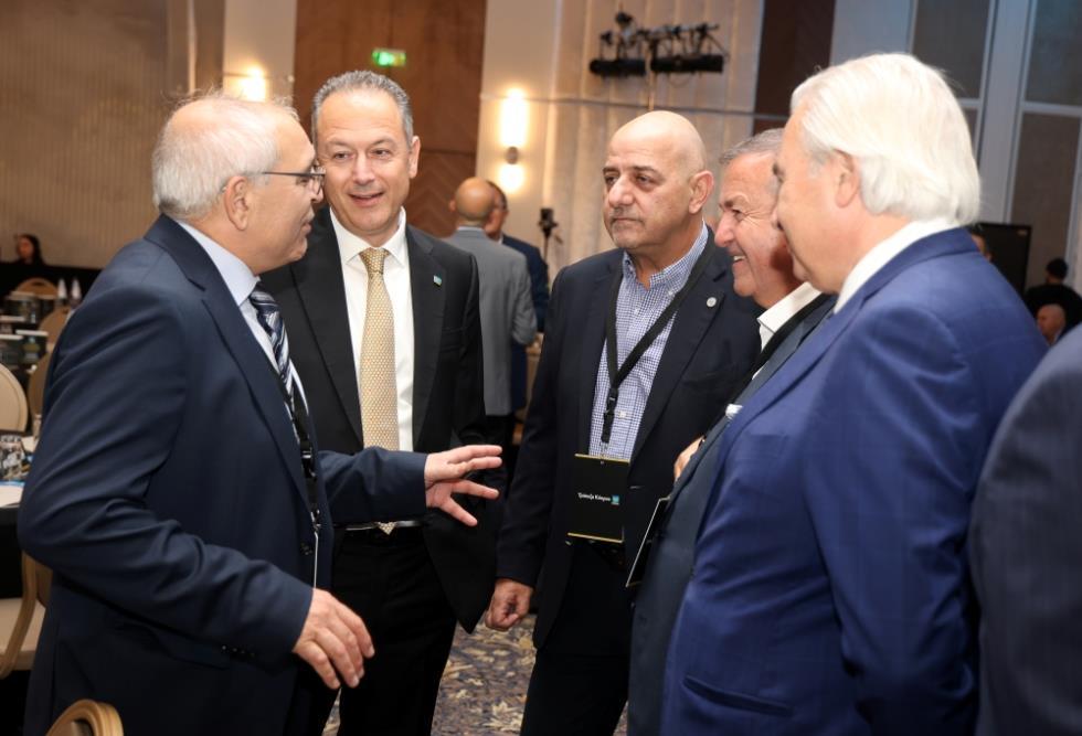 5321748570584571 six