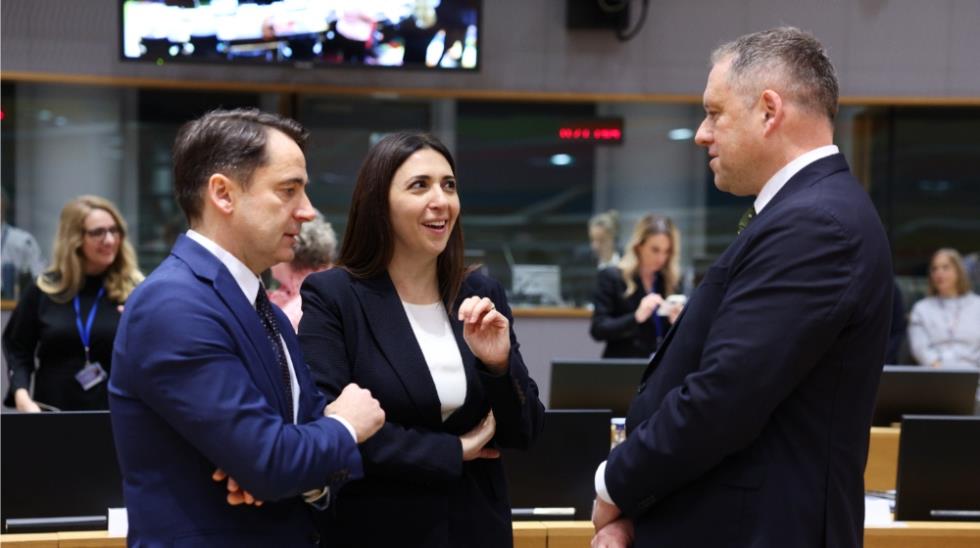 5326975521259399 MixCollage-18-Nov-2025-11-25-AM-7001