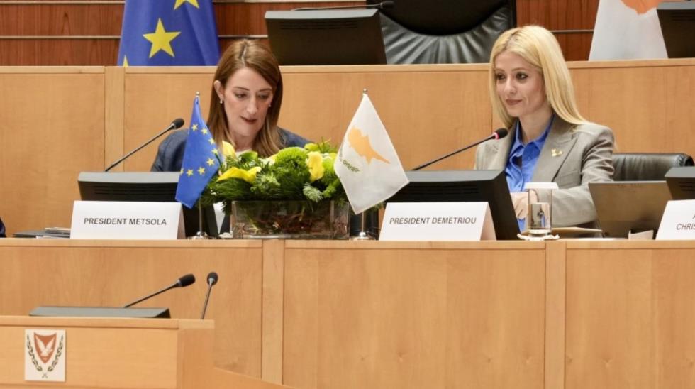 5339189361859155 MixCollage-02-Dec-2025-02-47-PM-6635