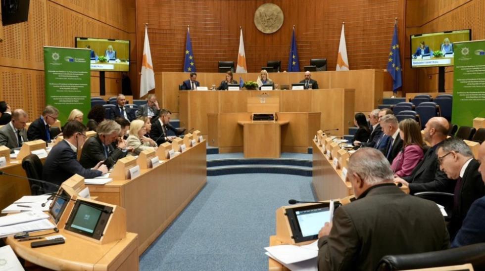 5339189471164380 MixCollage-02-Dec-2025-02-48-PM-8778