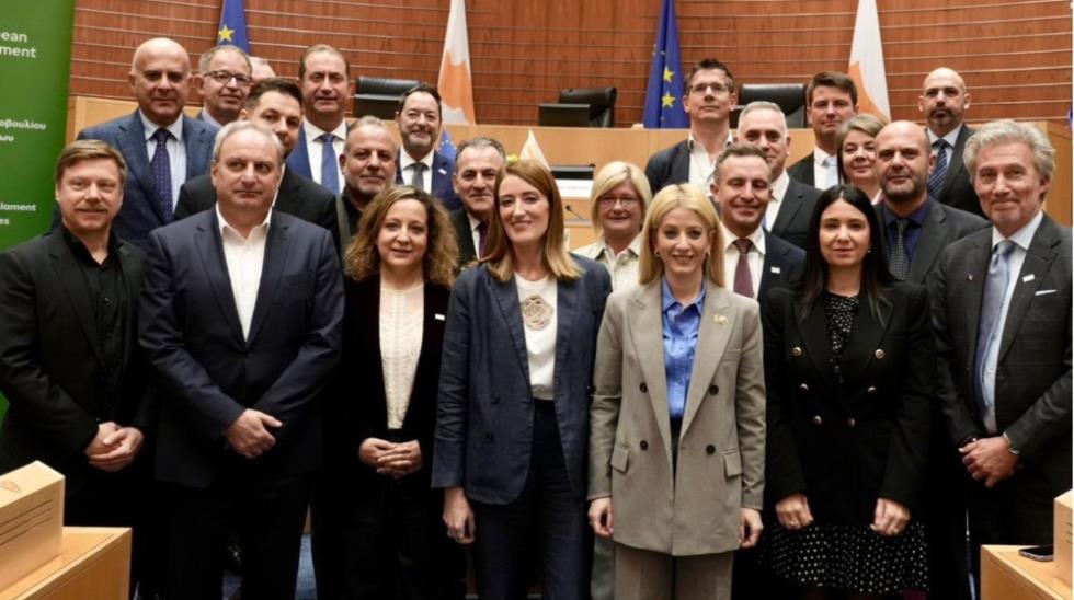 5339189594304797 MixCollage-02-Dec-2025-02-47-PM-2549