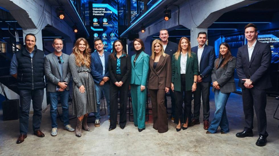 5340962174350232 MixCollage-04-Dec-2025-03-56-PM-7011