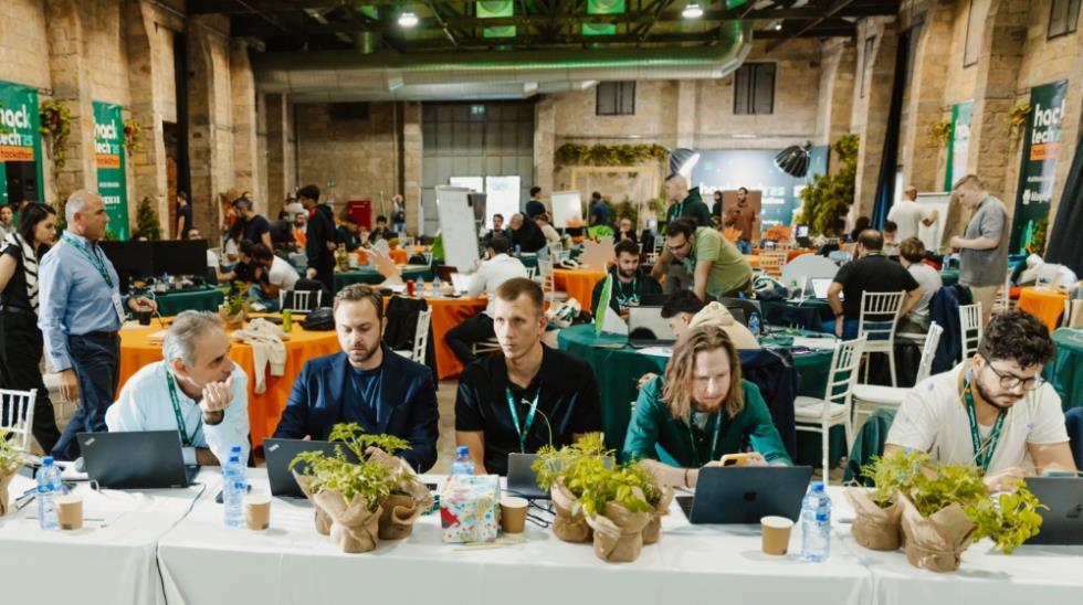 5344264315224926 MixCollage-08-Dec-2025-11-45-AM-5929