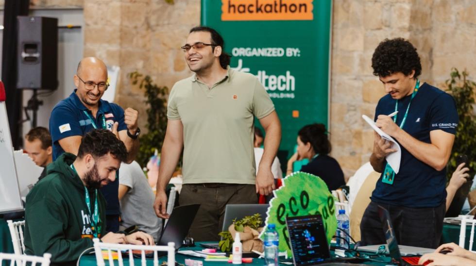 5344265012819981 MixCollage-08-Dec-2025-11-46-AM-3491