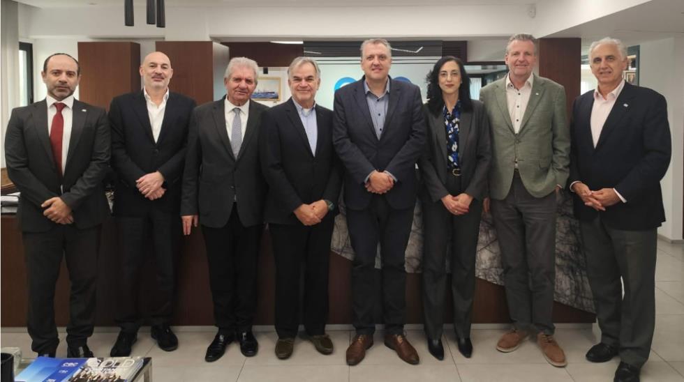 5351194231207464 MixCollage-16-Dec-2025-12-16-PM-2468