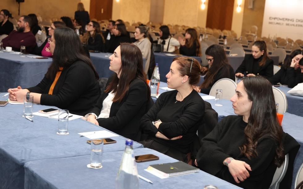 5382318740370148 eight