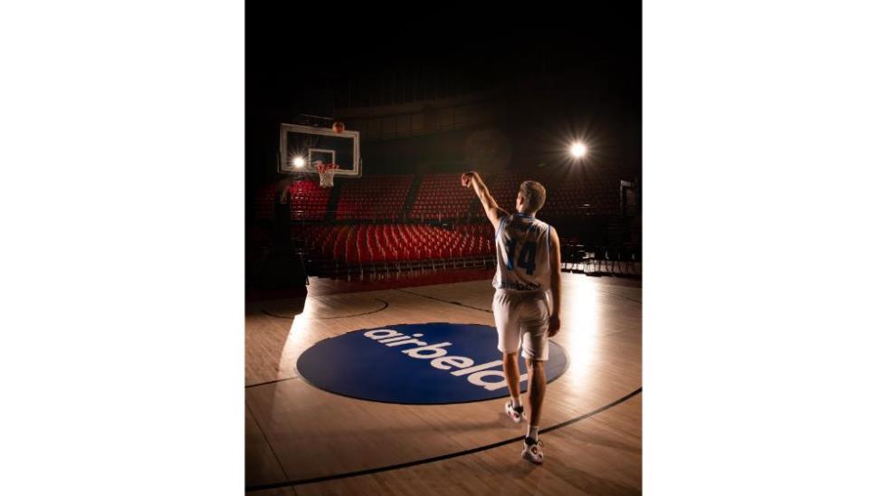 5387433027629226 Sasha Vezenkov x airbeld