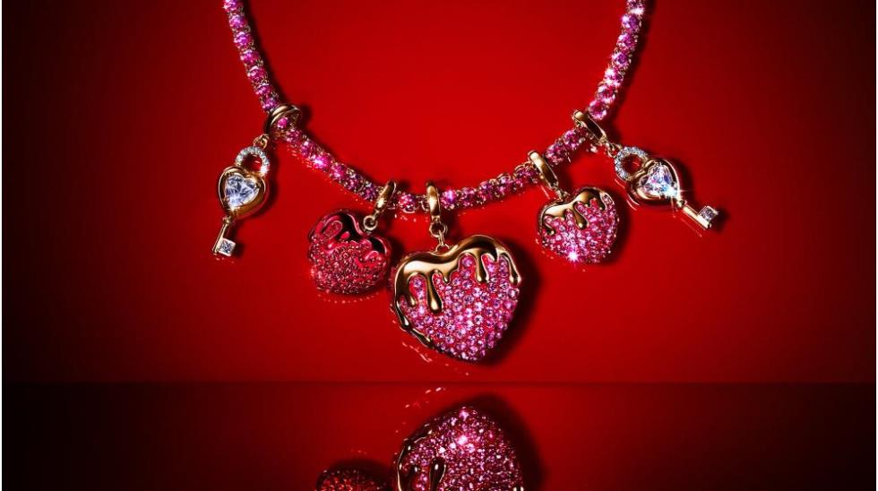 5390091680441529 VD Campaign Swarovski Ariana Grande 1920x1080 7