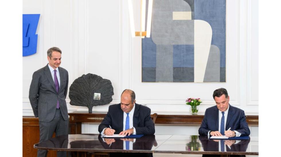 5420213402596096 Photo 1 Prime Minister Kyriakos Mitsotakis Sir Stelios Haji-Ioannou Minister of Health Adonis Georgiadis