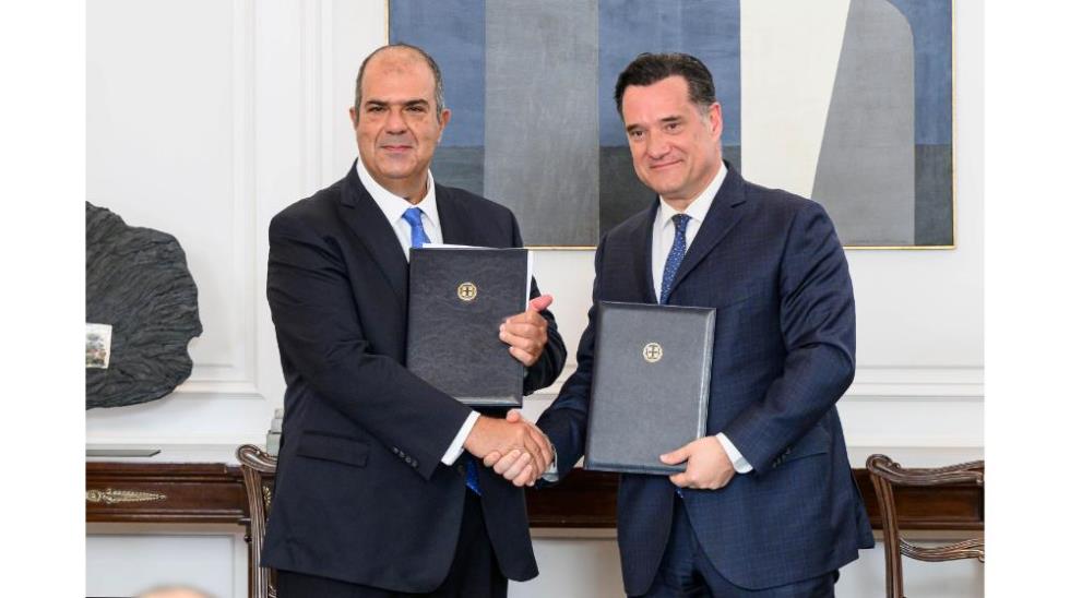 5420213584032489 Photo 2 Sir Stelios Haji-Ioannou and Minister of Health Adonis Georgiadis