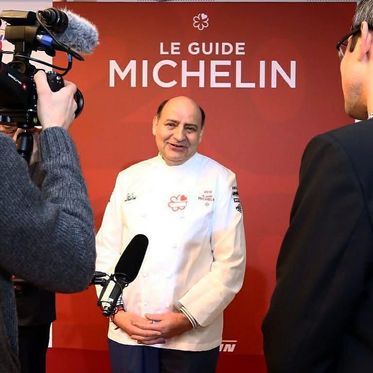 5430673376421569 two