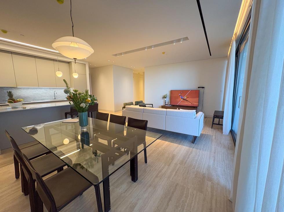 5577634311219510 Landmark Residences Living Area